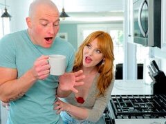 Ερασιτέχνης, Μεγάλος πούτσος, Σε στάση σκύλου στα τέσσερα, Φυσικά βυζιά, Κοκκινομάλα, Ξυρισμένη, Κοκκαλιάρης, Βυζιά