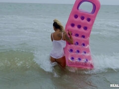 Inked hussy Lola Emme fucks horny dude on the beach