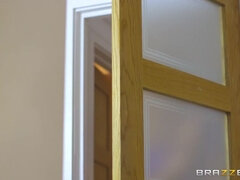 Большие сиськи, Блондинки, Брюнетки, Огромные размеры, Милф, Мамочка, Втроем, Жена