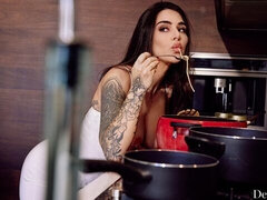 큰 엉덩이, 큰 음경, 큰 가슴, 오랄섹스, 흑갈색 머리, 도기스타일