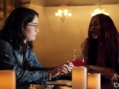 Klub, Stopy, Fetysz, Palcówka, Obcasy, Lesbijka, Cipka, Cycki