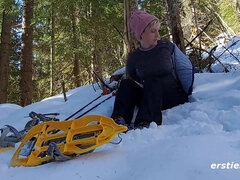 German Blonde skiing with anal butt plug - Heier Squirt mit Analplug abseits der Ski-Piste - Masturbation outdoors