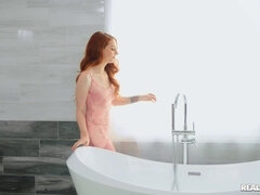 Kuusysi, Makuuhuone, Facesitting, Suudella, Selkäsauna, Pillu, Punapää, Kolmen kimppa