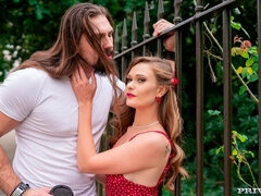 Blonde, Sucer une bite, Branlette thaïlandaise, Embrassement, Léchez, Seins naturels, Rasée, Tatouage