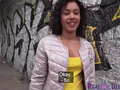 Fooled ebony babe pussypounded outdoor