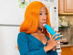 Noire, Sucer une bite, Noir ébène, Masturbation, Mère que j'aimerais baiser, Rousse roux, Rasée, Nénés