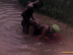 Fetisj, Fingring, Latina, Naturlige bryster, Utendørs, Offentlig, Røff, Tenåring