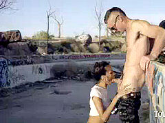 Kukk suging, Brunette, Utendørs, Petite, Offentlig, Realitet, Anus slikking, Barbert