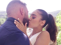 Kolidž, Dress, Dekle drka tiča, Poljubljanje, Lizanje, Naravne joške, Zunaj, Muco