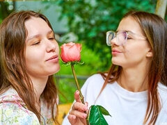 Жопа, Поцелуи, Лизание, Белье, Натуральные сиськи, Киски, Бритые, Стриптизерша