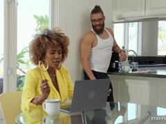 Stora tuttar, Avsugning, Doggystyle, Hardcore, Mellanrasig, Slick, Naturliga tuttar, Fitta