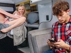 18, Stor pik, Blondine, Pik sutte, Naturlige bryster, Fisse, Mager, Teenager