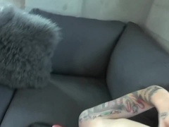 Lieveling, Bruinharig, Diep in de keel, Sperma in gezicht, Handbeurt, Realiteit, Geschoren, Tatoeage