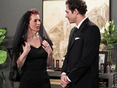 큰 엉덩이, 큰 음경, 큰 가슴, 오랄섹스, 도기스타일, 나이든, 빨간 머리