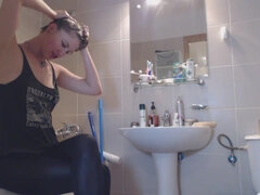 18, 엉덩이, 화장실, 큰 엉덩이, 금발의, 흑갈색 머리, 혼자, 청소년