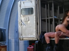 Verga grande, Coche, Penetracion con dedos, Lamidas, Pequeña, Cabello corto, Tatuaje, Adolescente