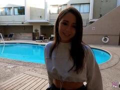 18, Rumpa, Intervju, Långt ner i halsen, Snopp, Fingering, Spanking, Tonåring