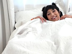 Baby sitter, Sucer une bite, Tromperie, Branlette thaïlandaise, Hard, Interracial, Transsexuelle, Adolescente