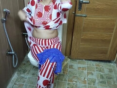 Hindi Teen Stepson Sneakes Behind Stepmom Changing Clothes and She Likes This in Hindi Audio