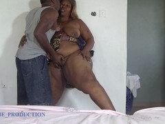 Afrikkalainen, Iso kaunis nainen, Suihinotto, Vanhempi