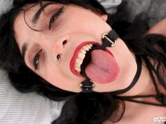 Anal, Bondage domination sadisme masochisme, Gros cul, Bâillonner, Petite femme, Jarretelles, Attachée, Nénés