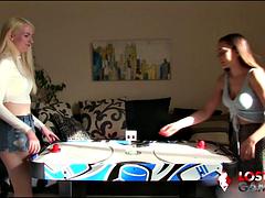 Amatør, Babe, Brunette, Lesbisk, Onani, Mager, Bryster, Legetøj