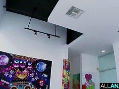 Anal, Sucer une bite, Éjaculation interne, Gorge profonde, Hd, Rasée, Plan cul à trois, Nénés