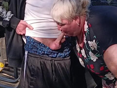 Testes gyönyörű hölgy, Cumizás, Ondó fröcskölés, Kézimunka, Házi készítésű, Érett koros