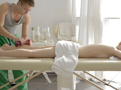 Velký zadek, Blondýna, Kuřba, Na pejska, Masáž, Přírodní prsa, Teenka, Kozičky