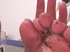 Grimy Feet, Black Dirt-crusted Toes: Maina Yuuri Worships Fuuka Nagano’s Filthy Soles During an Office Leggings Try-on