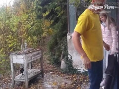 Blondine, Pik sutte, Hundestilling, Hd, Kysse, Udendørs, Lille kvinde, Offentlig