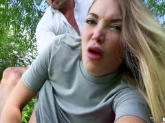 Stor stjärt, Stora tuttar, Avsugning, Utomhus, Pov, Kort hår, Mager, Tonåring