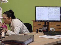 Arsch, Grosser arsch, Blasen, Geile alte tussi, Kehlenfick, Milf, Mutti, Stiefmutter