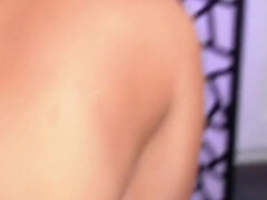 Vacker, Stor stjärt, Stora tuttar, Ansiktsbehandling, Fingering, Sprutande, Tatuering