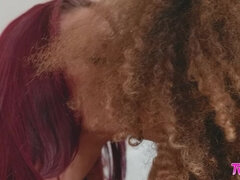 Zadek, Velké kozy, Brunetka, Ebenové, Vlasaté, Drobounká, Tetování, Kozičky