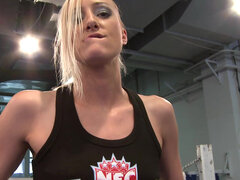 Lieveling, Grote mammen, Blond, Bruinharig, Genootschap, Seksspeelgoed, Dominante vrouw, Mager