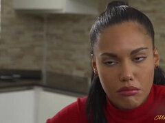 Isot tissit, Spermaa suussa, Spermashotti, Latinankieli, Luonnolliset tissit, Tupakoiva, Espanjalainen, Tissit