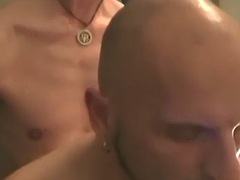 In den arsch, Blasen, Spermaladung, Schwul, Deutsch, Handjob, Dürr, Flotter dreier