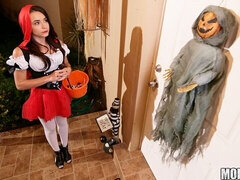 Iso perse, Iso kulli, Ruskeahiuksinen, Takaapäin, Latinankieli, Luonnolliset tissit, Teini, Tissit