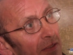 Velké kozy, Dávení penisem, Honění, Líbání, Výprask, Masturbace, Přírodní prsa, Teenka