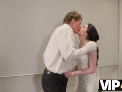 18 летние, Невеста, Брюнетки, Хд, Чулки, Молоденькие, Сиськи, Свадьба