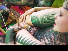 Anális szex, Ujjazás, Gótikus, Hd, Szopás, Hármas, Begyek, Játékszerek