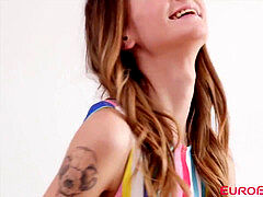 Brunetka, Cipka, Cycki, Zabawki