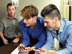 Bruinharig, Diep in de keel, Lul, Vingeren, Homo, Groep, Tatoeage, Trio