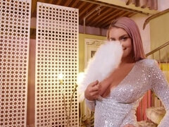 お尻, ベッドルーム, ブロンド, オナニー, 一人, ストッキング, タトゥー, ヒモパン