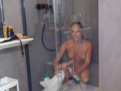 Amatéři, Koupelna, Kuřba, Brunetka, Na pejska, Pokojská, Orgasmus, Vyholené