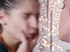 Fesselspiele, Fetisch, Würgen, Lesbisch, Sklave, Stiefmutter, Flotter dreier, Gefesselt