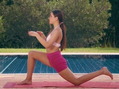 Zadok, Brunetka, Pružné, Prirodzené prsia, Vonku, Vychudnutá, Teenka, Kozičky