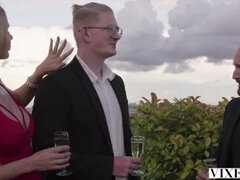 Blasen, Sperma im mund, Kehlenfick, Aufs gesicht abspritzen, Handjob, Muschi, Reiten, Rasiert