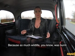 Zadek, Na pejska, Kůže, Výprask, Pička, Sukně, Tetování, Tanga